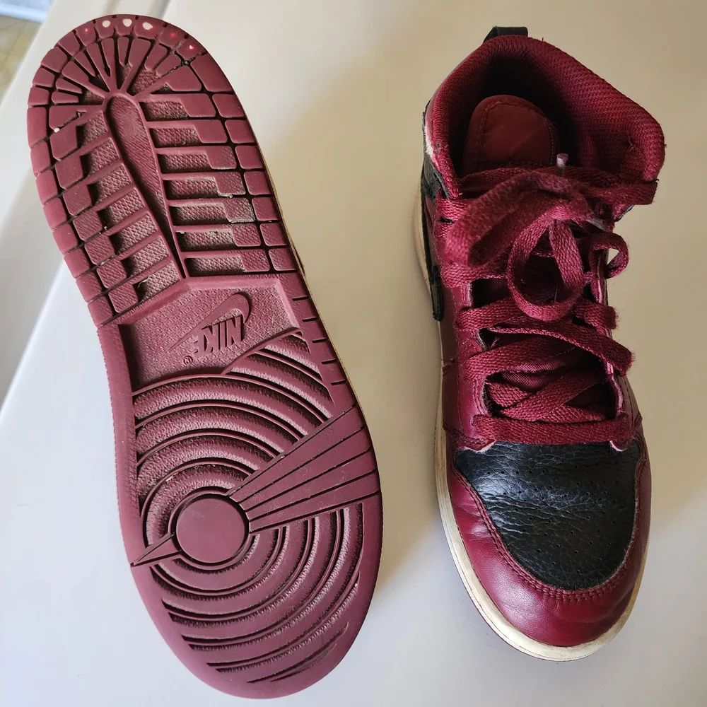 Nike Kids Red and Black Sneakers - Picture 8 of 10